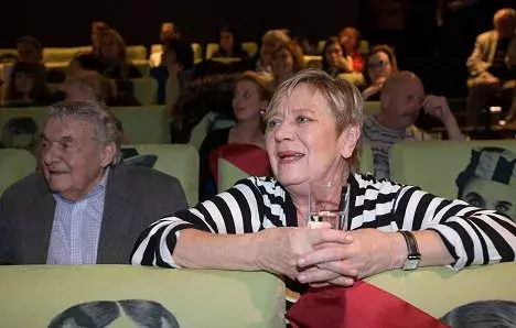 Foto 3 k článku Oblíbená hvězda seriálu Ulice: Jaroslava Obermaierová se, i v téměř 80 letech, musí otáčet. Údajně živí svého syna