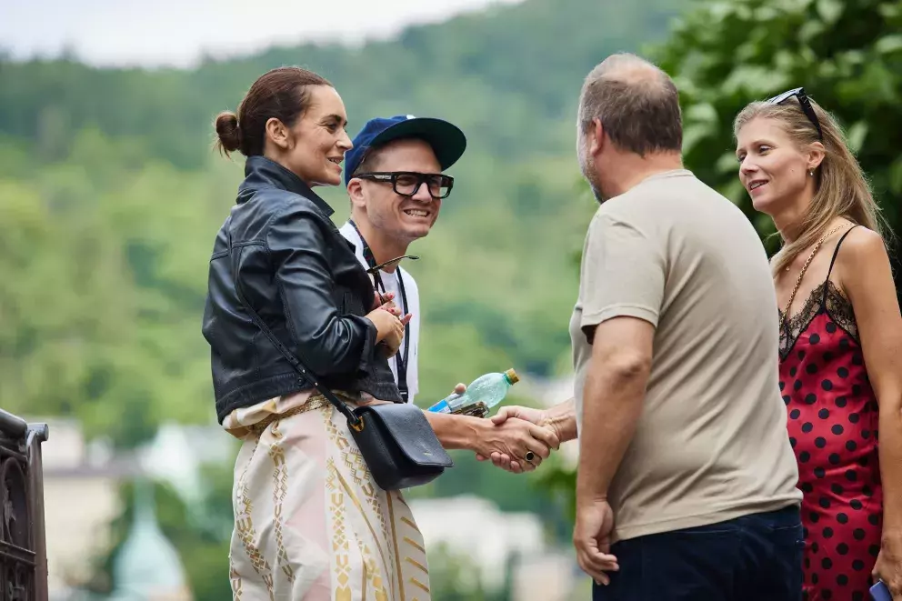 Foto 17 k článku KVIFF 2023: Móda, nebo nevkus? Brzobohatý si nalakoval nehty černou barvou