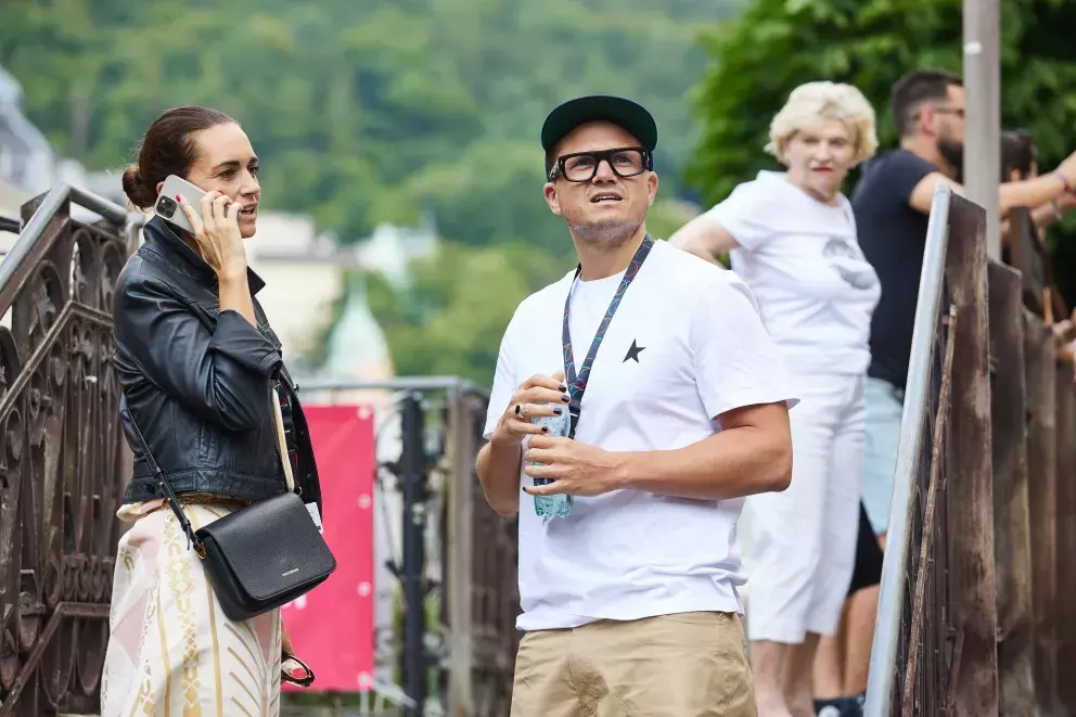 Foto 14 k článku KVIFF 2023: Móda, nebo nevkus? Brzobohatý si nalakoval nehty černou barvou