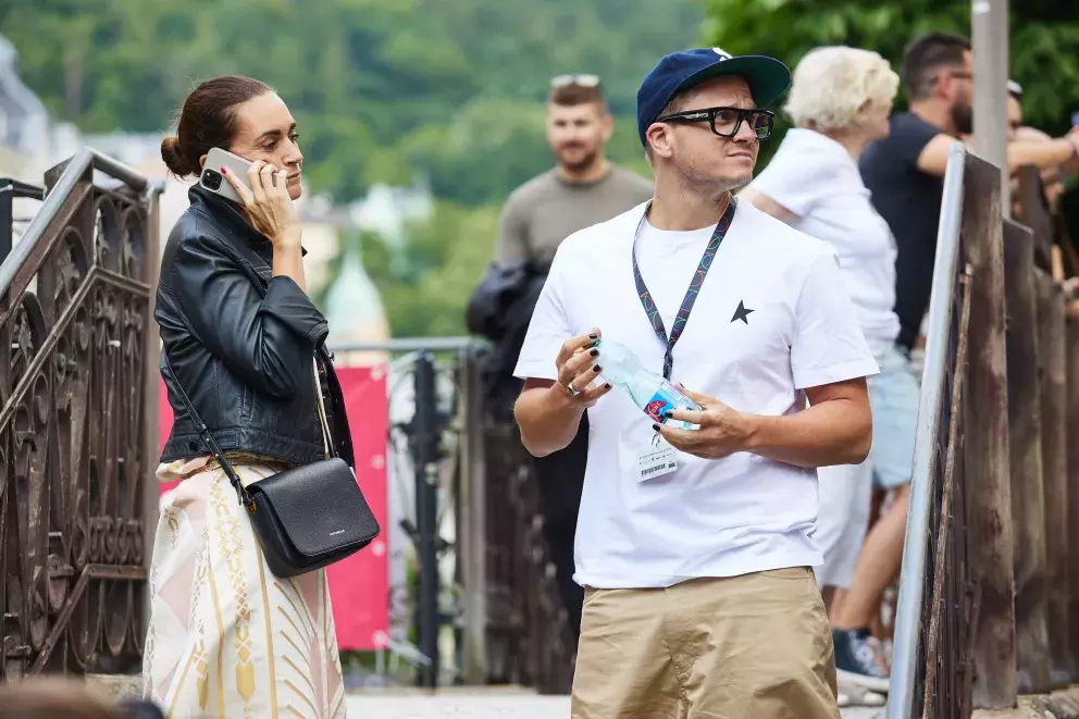 Foto 13 k článku KVIFF 2023: Móda, nebo nevkus? Brzobohatý si nalakoval nehty černou barvou