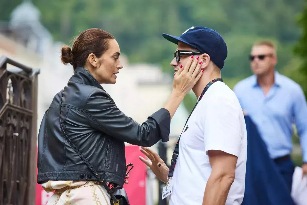 Foto 11 k článku KVIFF 2023: Móda, nebo nevkus? Brzobohatý si nalakoval nehty černou barvou