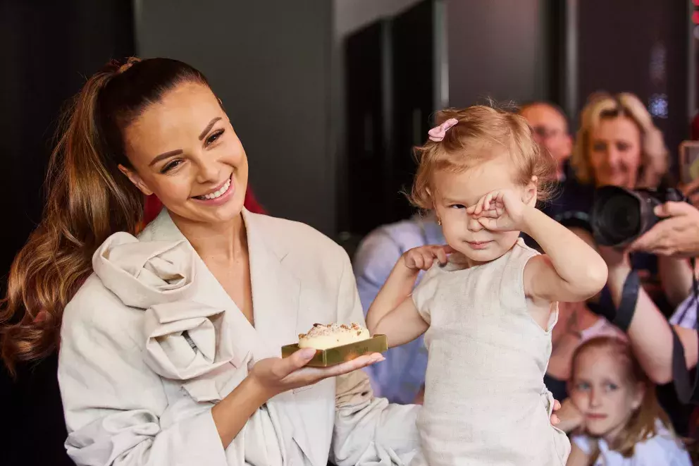 Monika nasadila profi úsměv.