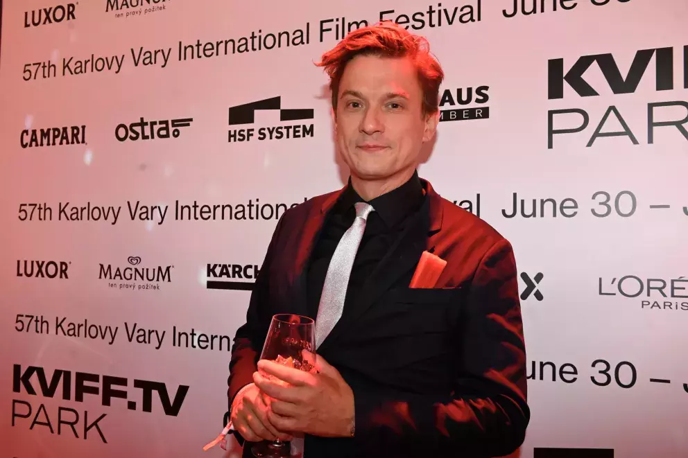 Hodný bankéř Měcháček.