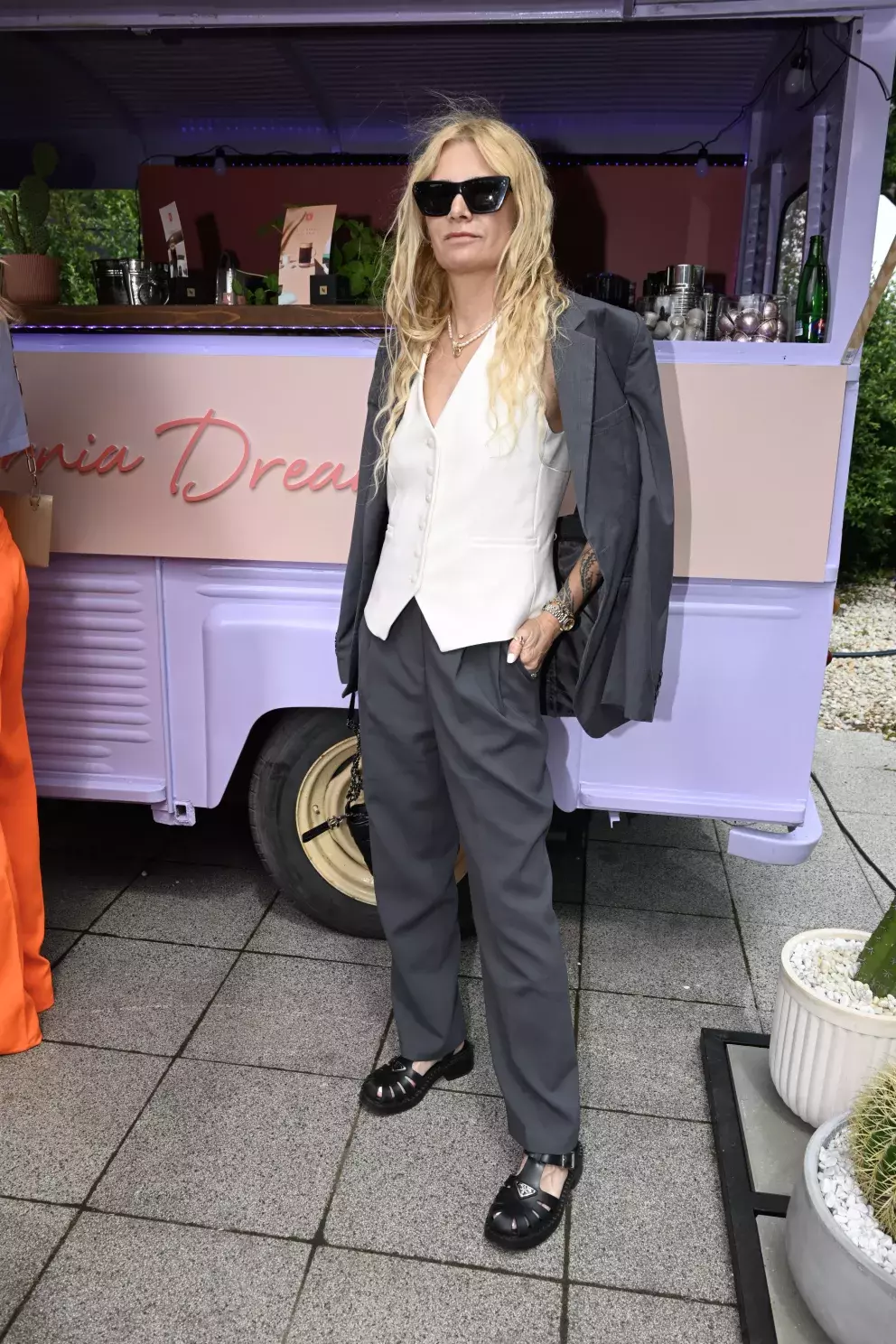 Foto 7 k článku Móda ve Varech: Celebrity vynesly kousky, které si zamilujete. Inspirujte se u Veroniky Arichtevy a dalších krásek