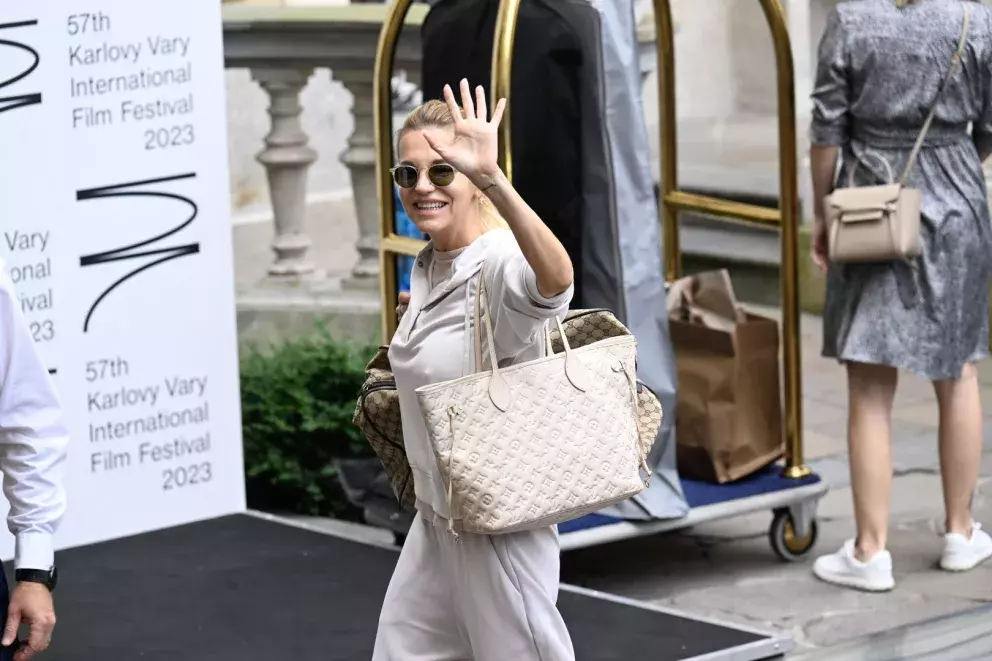 Foto 16 k článku Galerie: Celebrity jako obyčejní lidé. Podívejte se, jak vypadají předtím, než se nachystají na červený koberec ve Varech