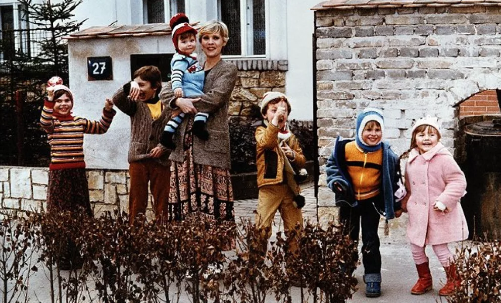 Jana Šulcová se všemi dětmi.
