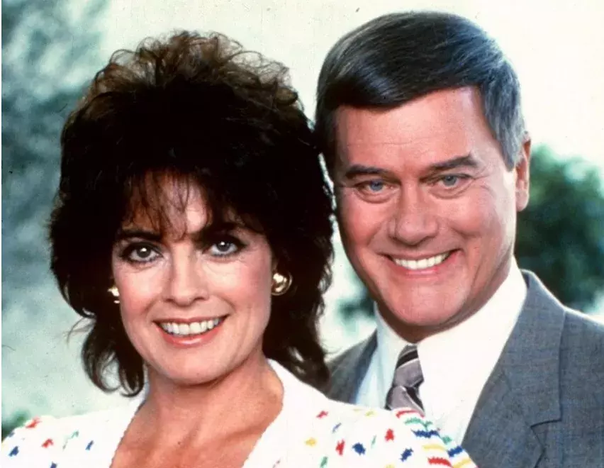 Gray a Larry Hagman.