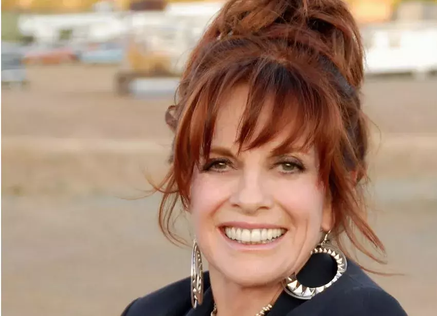 Gray vypadá skvěle.