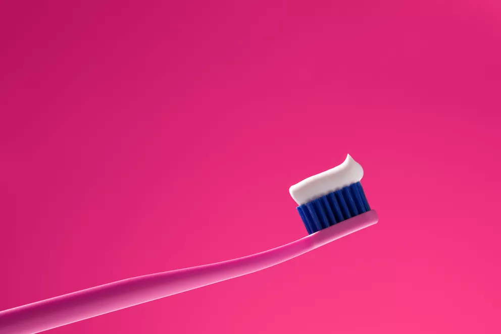 kartáček se zubní pastou