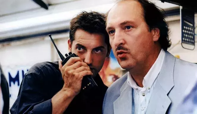 Foto 4 k článku Legendární komedie Taxi slaví 25 let: Jak dnes vypadají herci a co dělají? Jeden z nich skončil ve vězení 