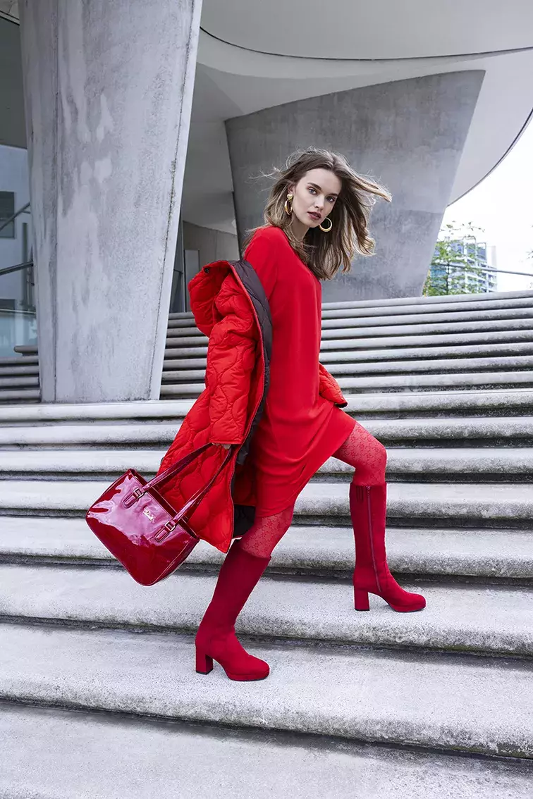 Červené vysoké kozačky