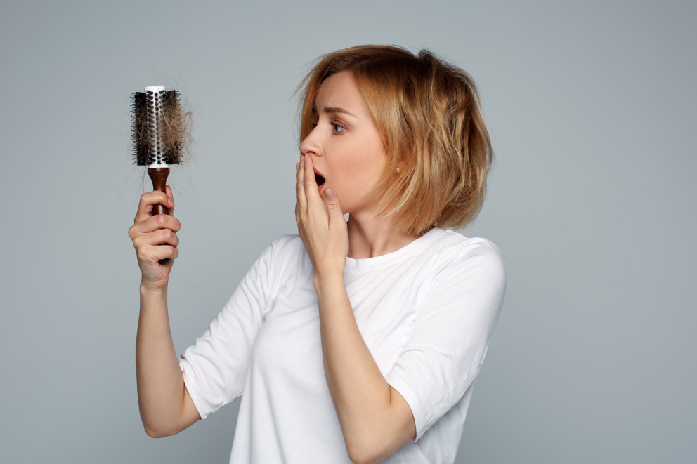Nadměrné padání vlasů může mít různé příčiny