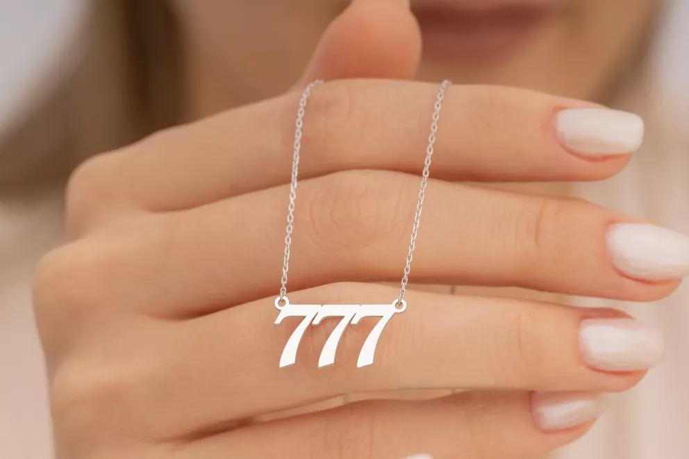 Přívěsek s čísly 7