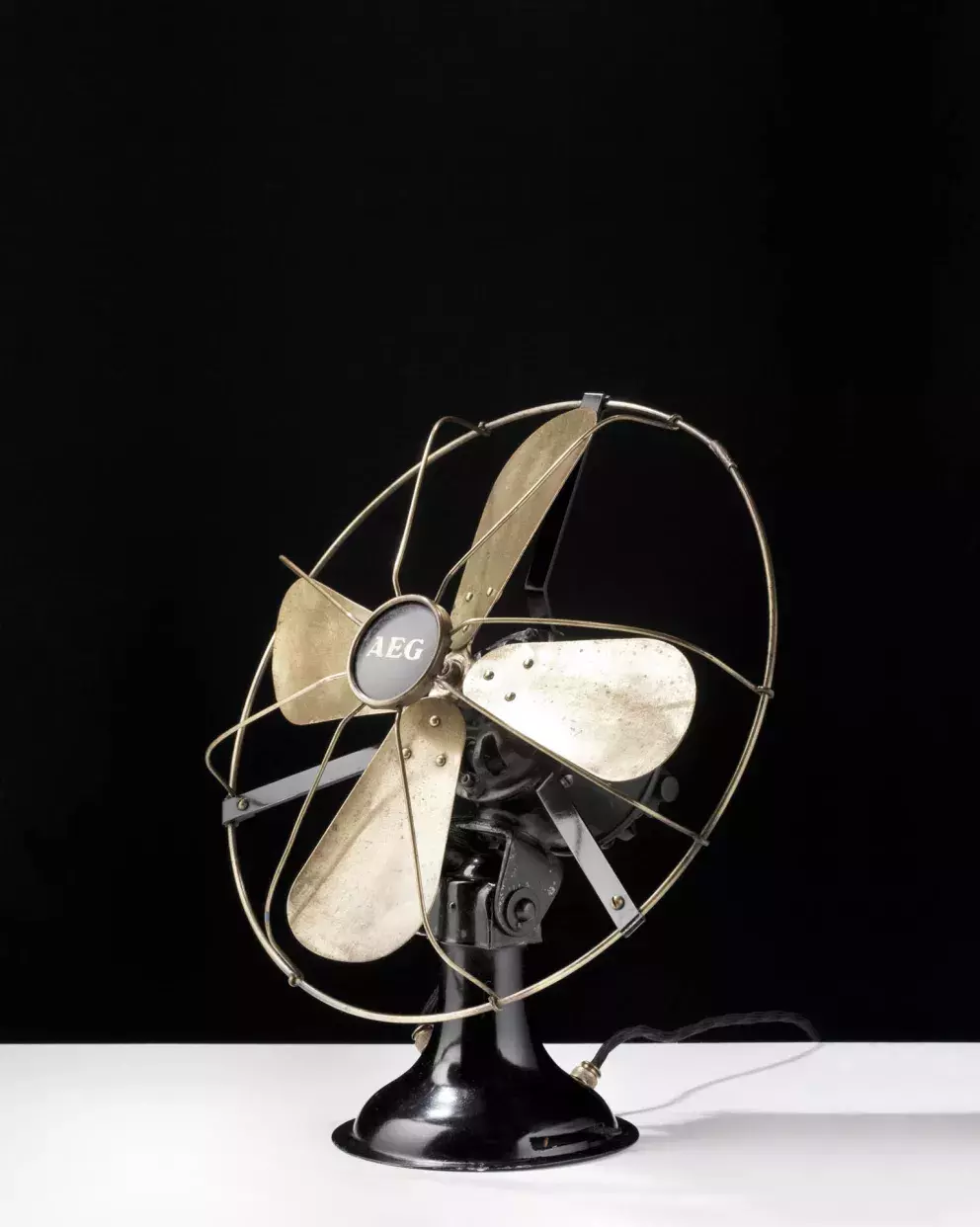 Foto 3 k článku Retro kvíz: Spotřebiče, které jsme vídali u našich babiček. Vysavač Pluto nebo legendární Eta žehlička. Otestujte si svoji paměť 