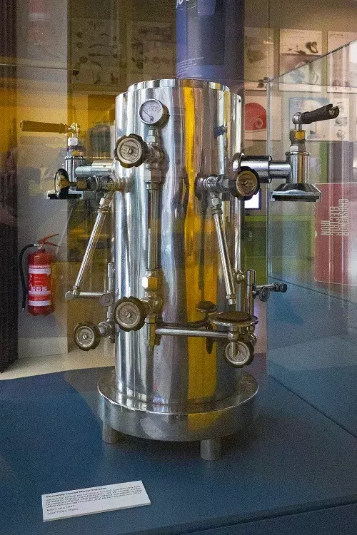 Foto 5 k článku Retro kvíz: Spotřebiče, které jsme vídali u našich babiček. Vysavač Pluto nebo legendární Eta žehlička. Otestujte si svoji paměť 