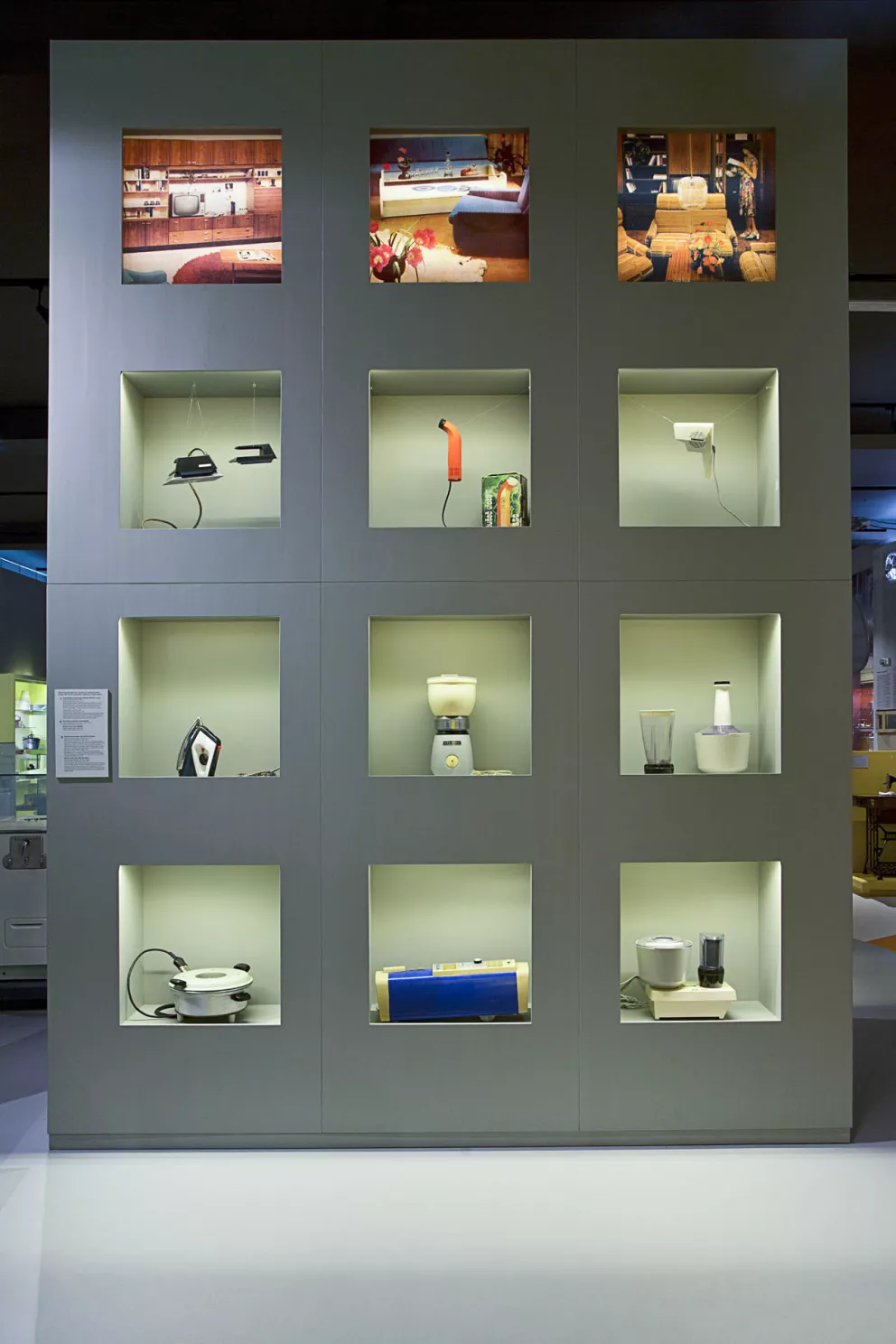 Foto 12 k článku Retro kvíz: Spotřebiče, které jsme vídali u našich babiček. Vysavač Pluto nebo legendární Eta žehlička. Otestujte si svoji paměť 