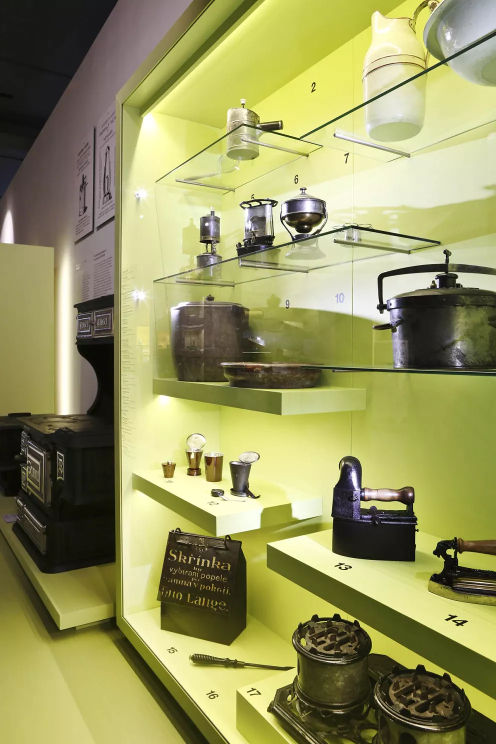 Foto 13 k článku Retro kvíz: Spotřebiče, které jsme vídali u našich babiček. Vysavač Pluto nebo legendární Eta žehlička. Otestujte si svoji paměť 