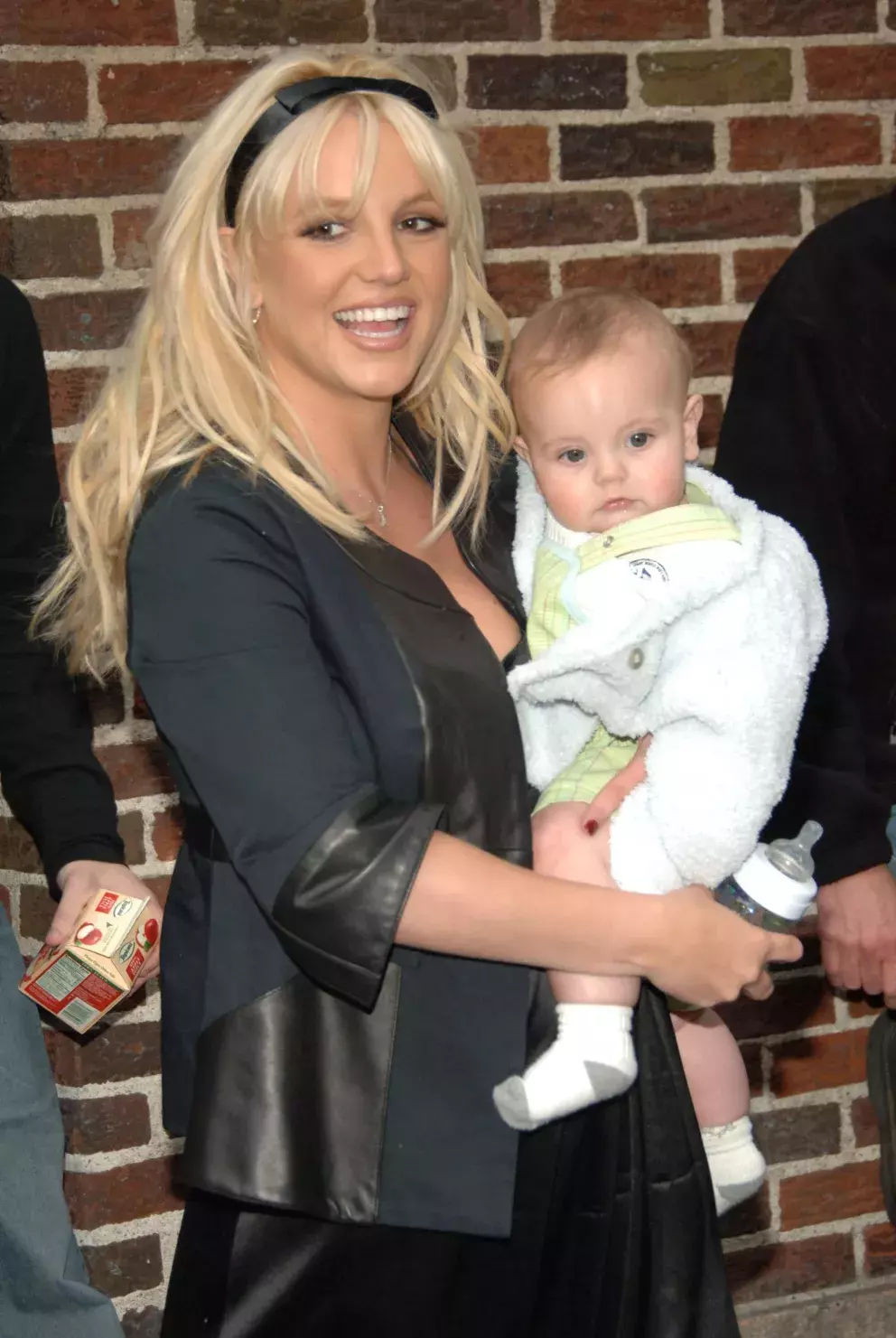 Foto 2 k článku Syn poblázněné Britney Spears: Jak dnes vypadá malý chlapeček? Je to 17 letý krasavec, který odsuzuje matku