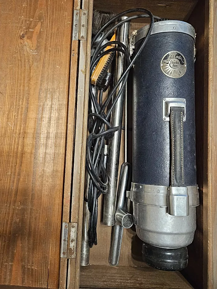 Foto 8 k článku Retro kvíz: Spotřebiče, které jsme vídali u našich babiček. Vysavač Pluto nebo legendární Eta žehlička. Otestujte si svoji paměť 