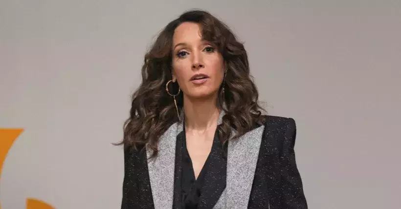 Jennifer Beals