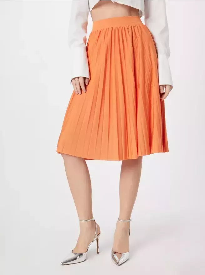 Broskvová barva působí mladistvě a něžně