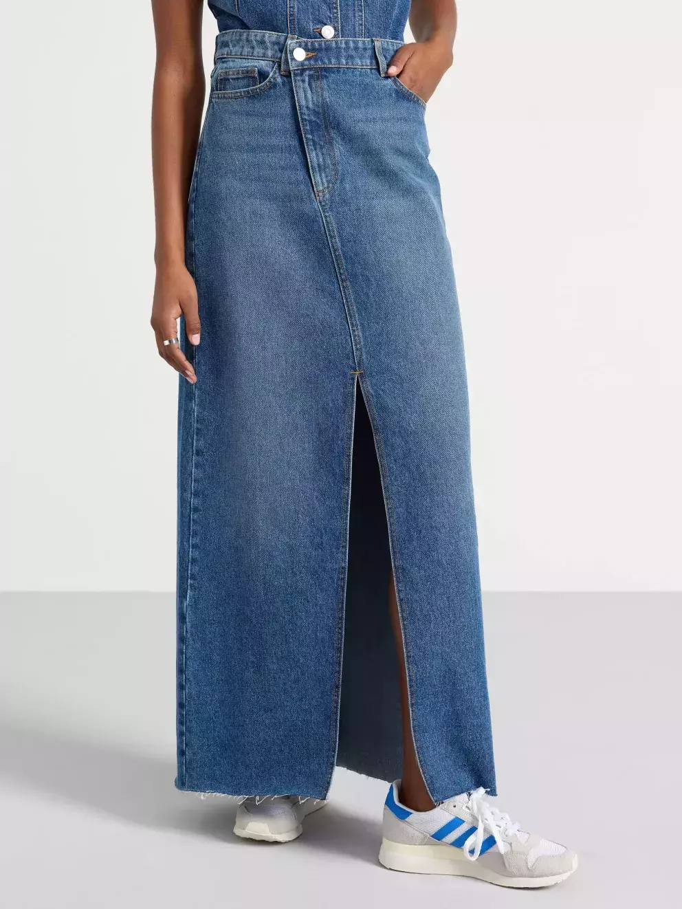 Džínové sukně hrají prim, nosí se ve všech délkách