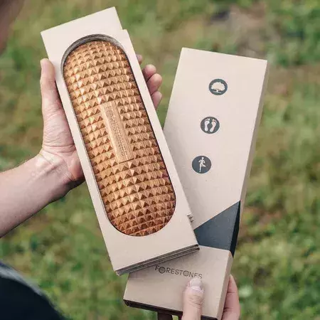 Dřevěná masážní podložka pro reflexní terapii chodidel 