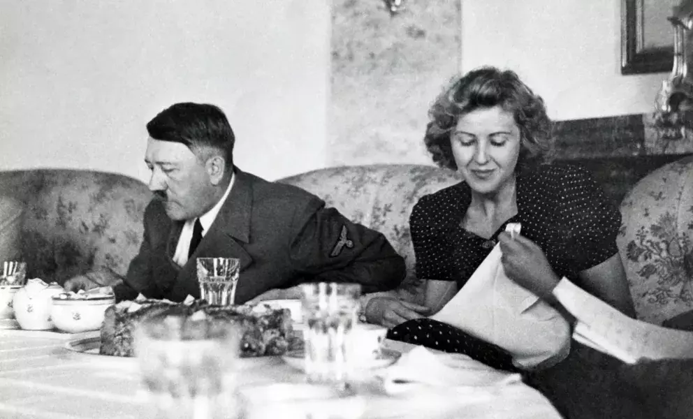 Eva Braunová a Adolf Hitler