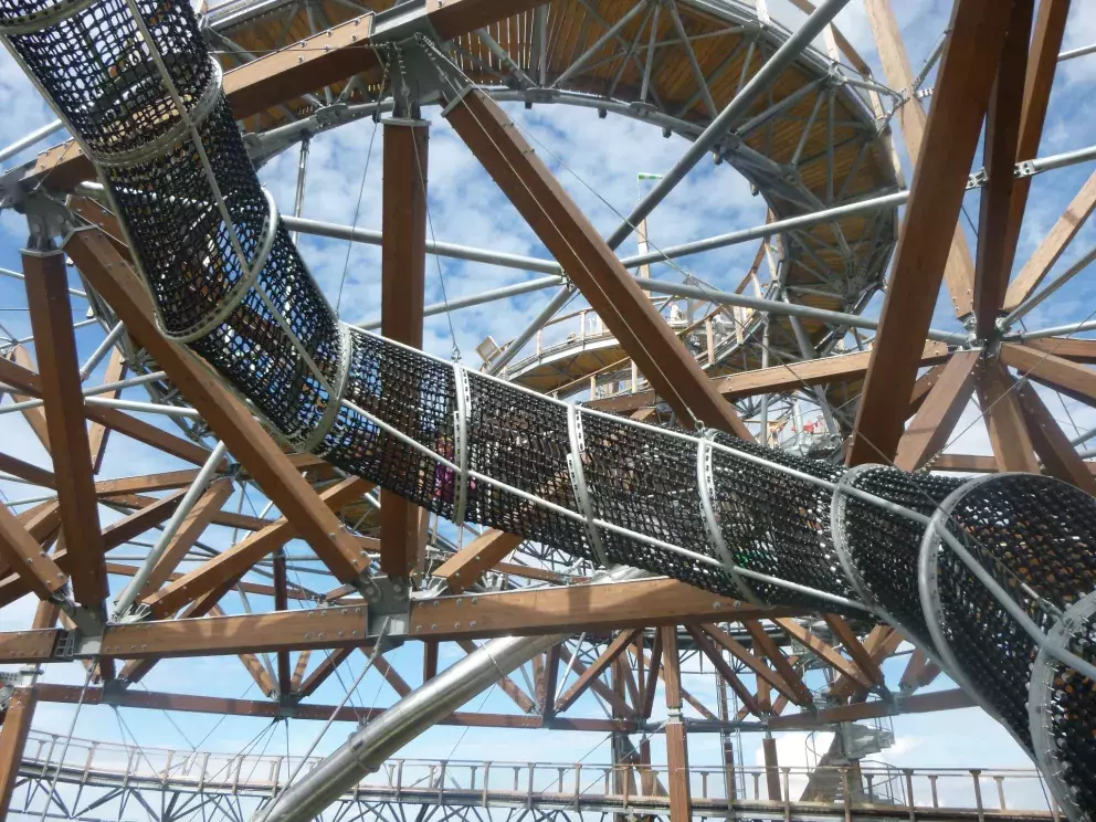 Detail s tunelem na Stezce v oblacích na Dolní Moravě