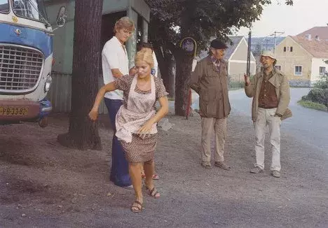 Seriálový výjev odhaluje klasickou venkovskou náves