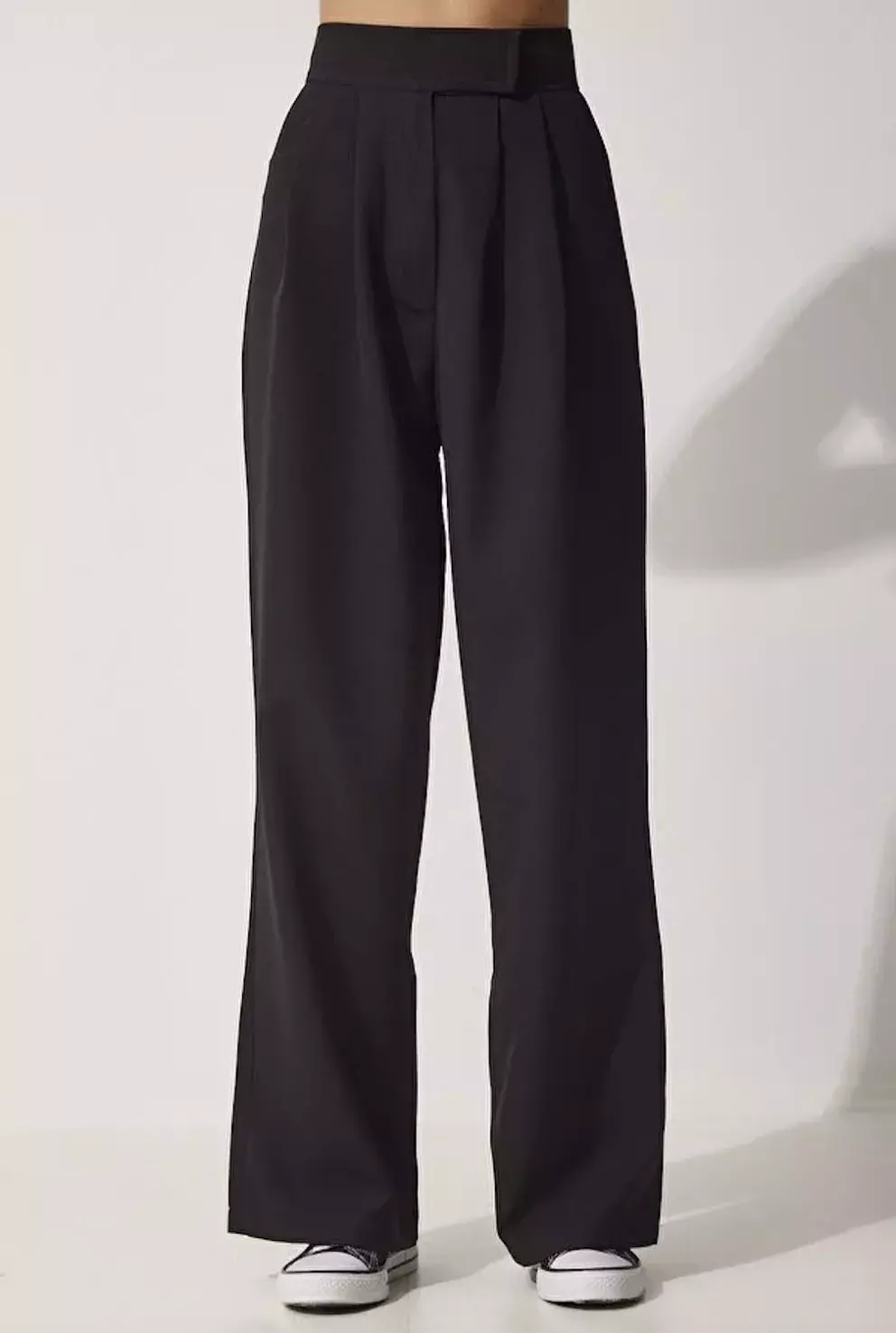 Dámské černé volné kalhoty, Trendyol, 297 Kč