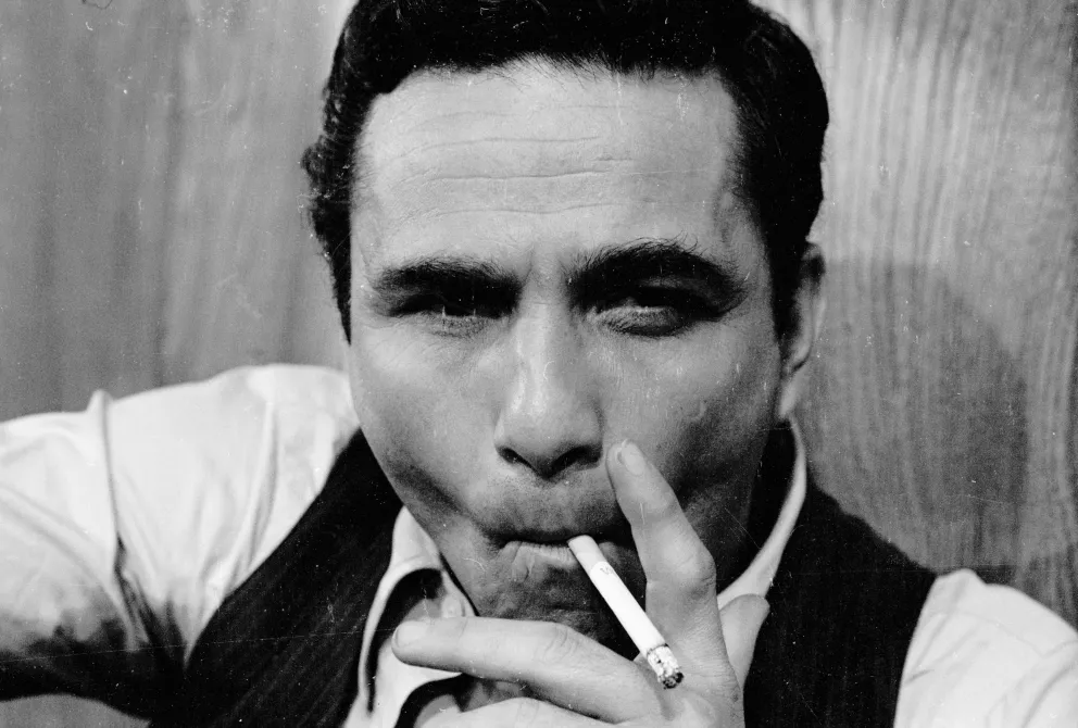 Poznáte tohoto elegána s cigárem?