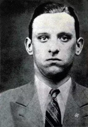 Karl Silberbauer, příslušník SS a gestapa na fotce z roku 1943.