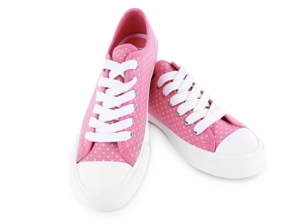 Jak barevné vidíte tyto tenisky?