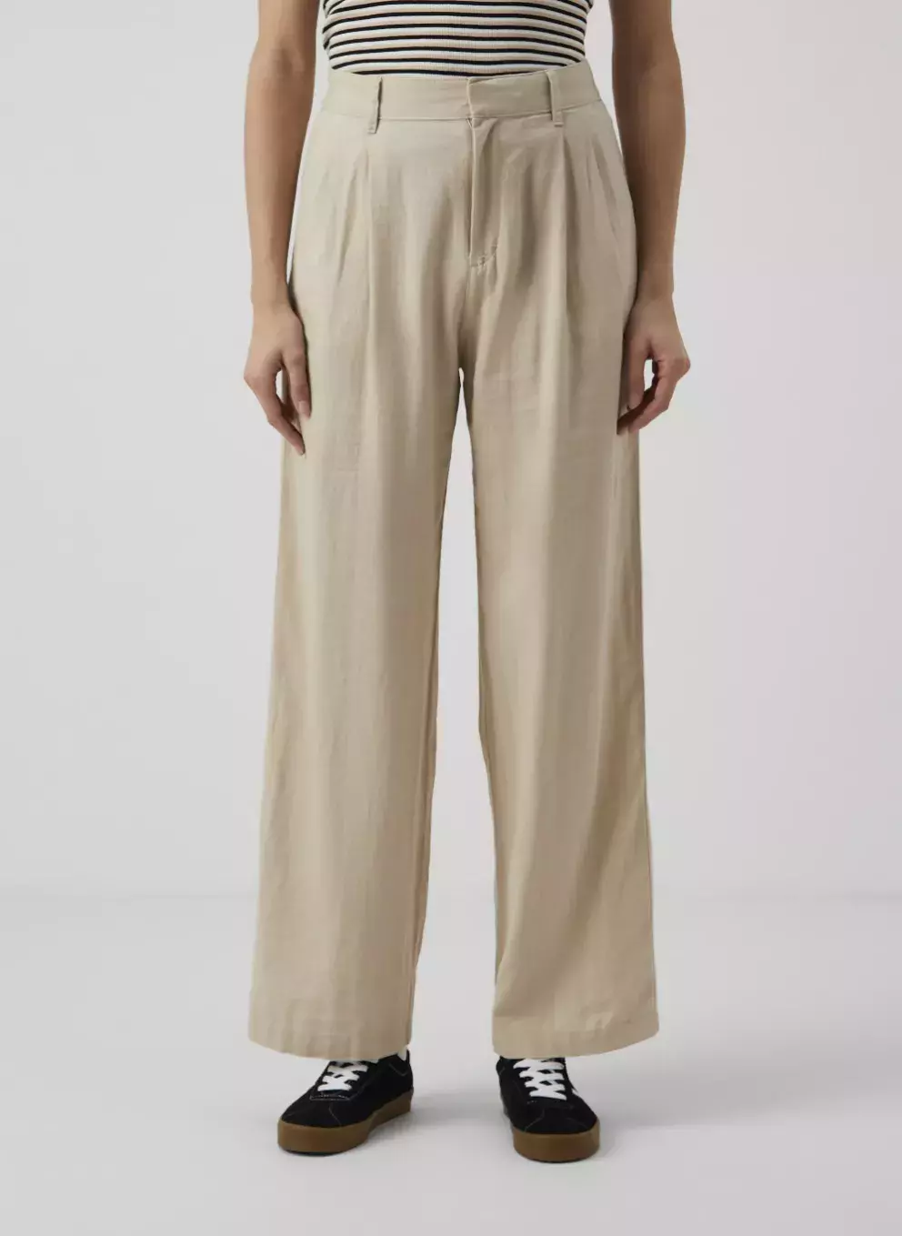 Letní vzdušné kalhoty v módní béžové, 1.390 Kč