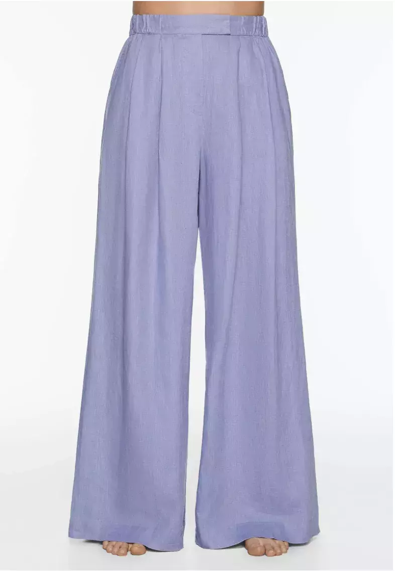 Volné široké letní kalhoty v moderní lila barvě, 1.299 Kč 