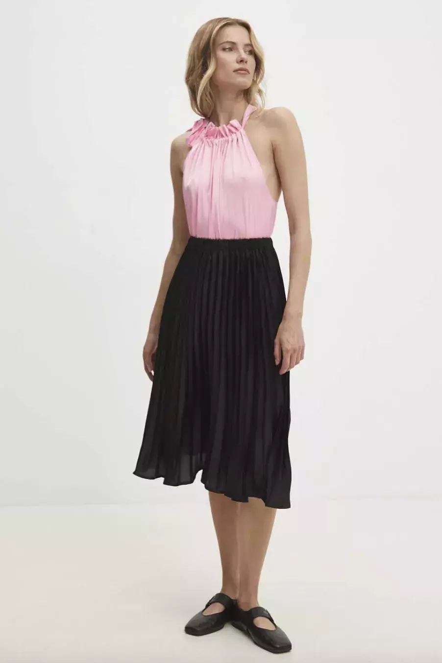 Hedvábná sukně Answear Lab, černá barva, midi, áčková