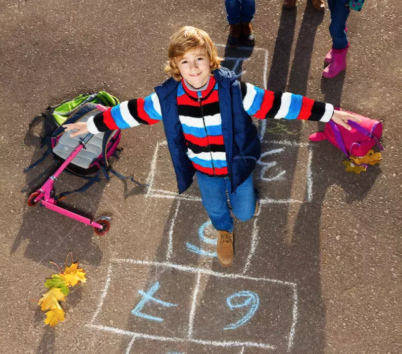 Foto 4 k článku Pamatujete si, jaké hry jsme hráli venku za socialismu? Dnešní děti je téměř neznají a na některé z nich si nevzpomenete ani vy