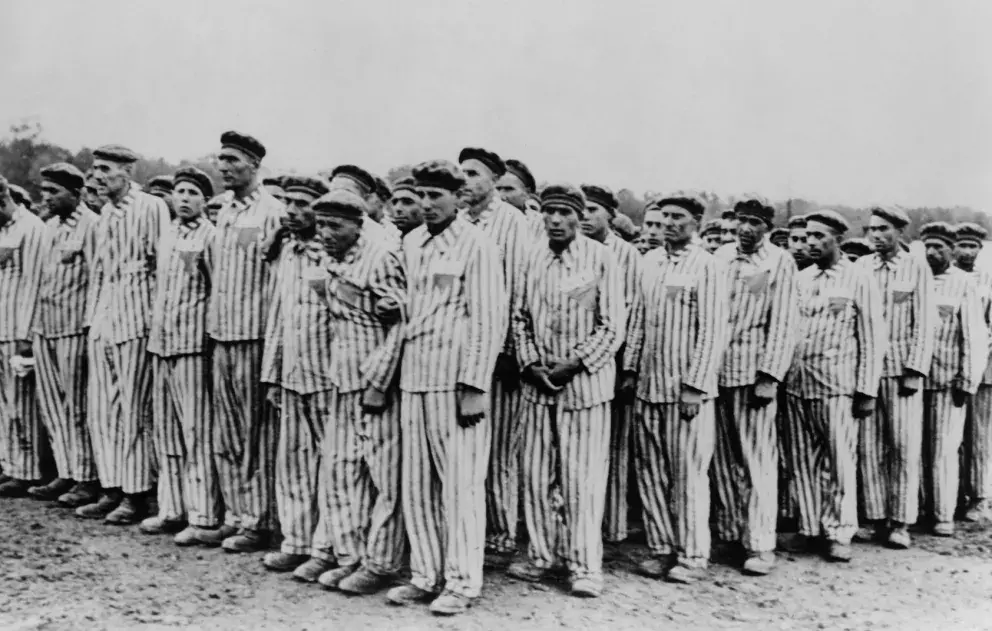 Vězni v koncentračním táboře