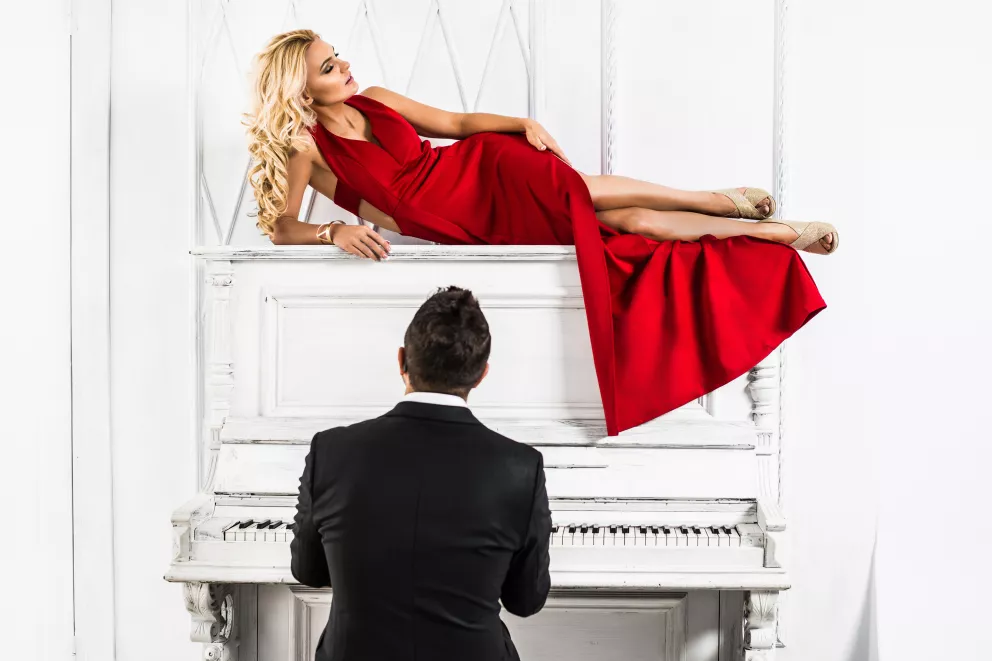 V luxusním pařížském klubu je jasně daný dress code, ale ne hranice