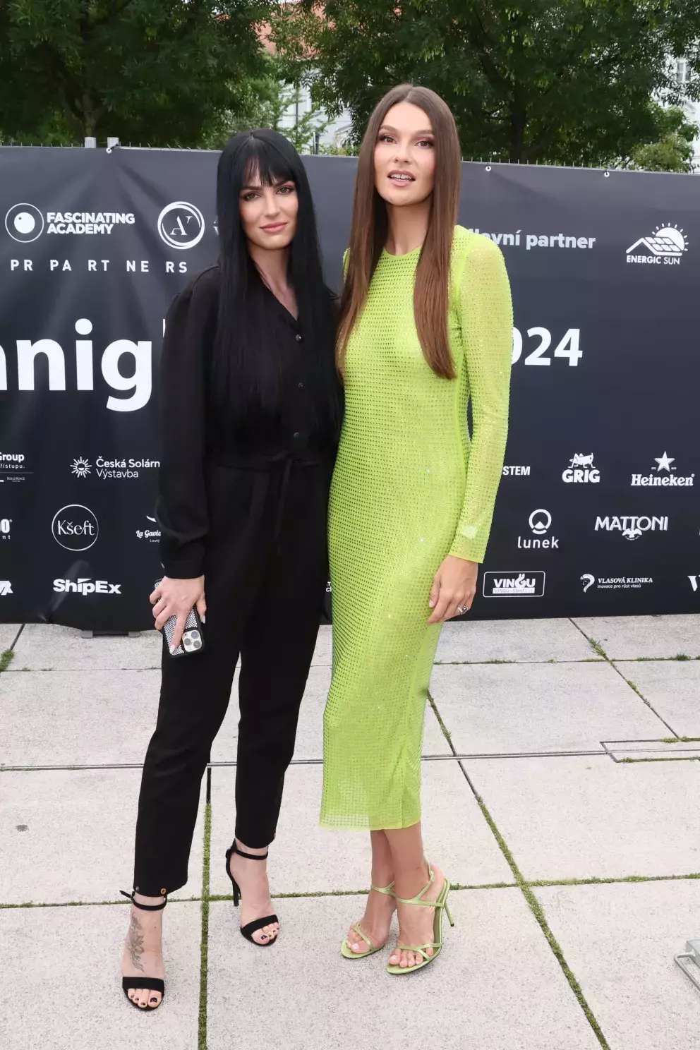 Foto 20 k článku Fashion Night Brno 2024: Nela Slováková s rozprašovačem, Verešová jako královna vkusu