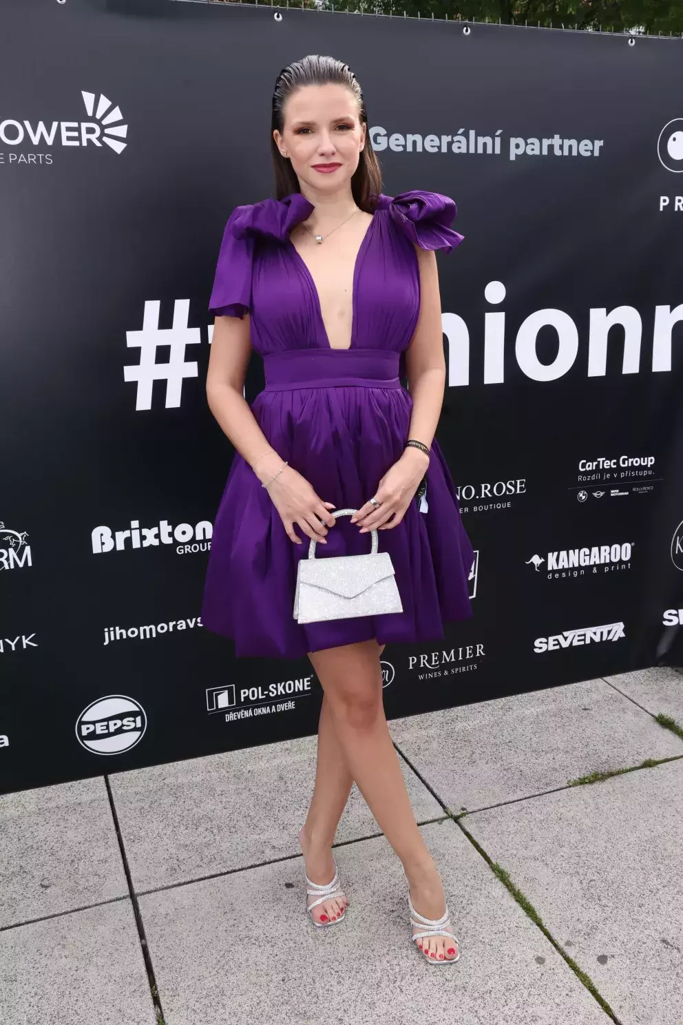 Foto 17 k článku Fashion Night Brno 2024: Nela Slováková s rozprašovačem, Verešová jako královna vkusu