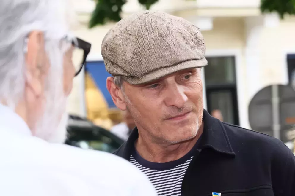 Foto 5 k článku KVIFF 2024: První světová hvězda dorazila do Varů. Herec z Pána prstenů ukázal i přítelkyni