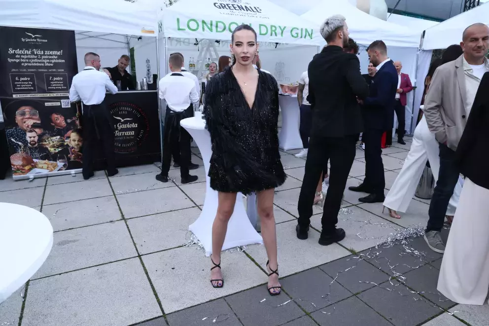 Foto 5 k článku Fashion Night Brno 2024: Nela Slováková s rozprašovačem, Verešová jako královna vkusu