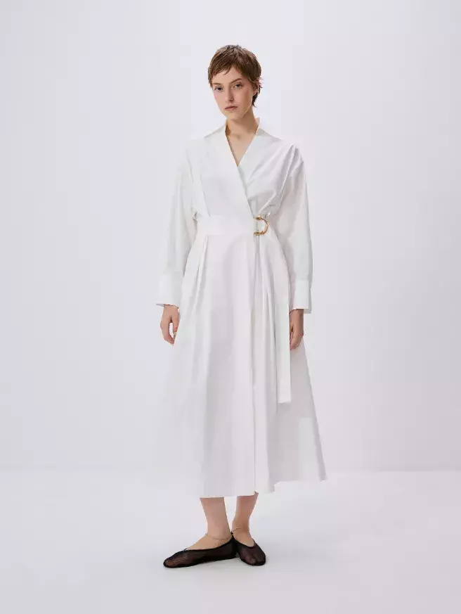 Bílé šaty k létu patří