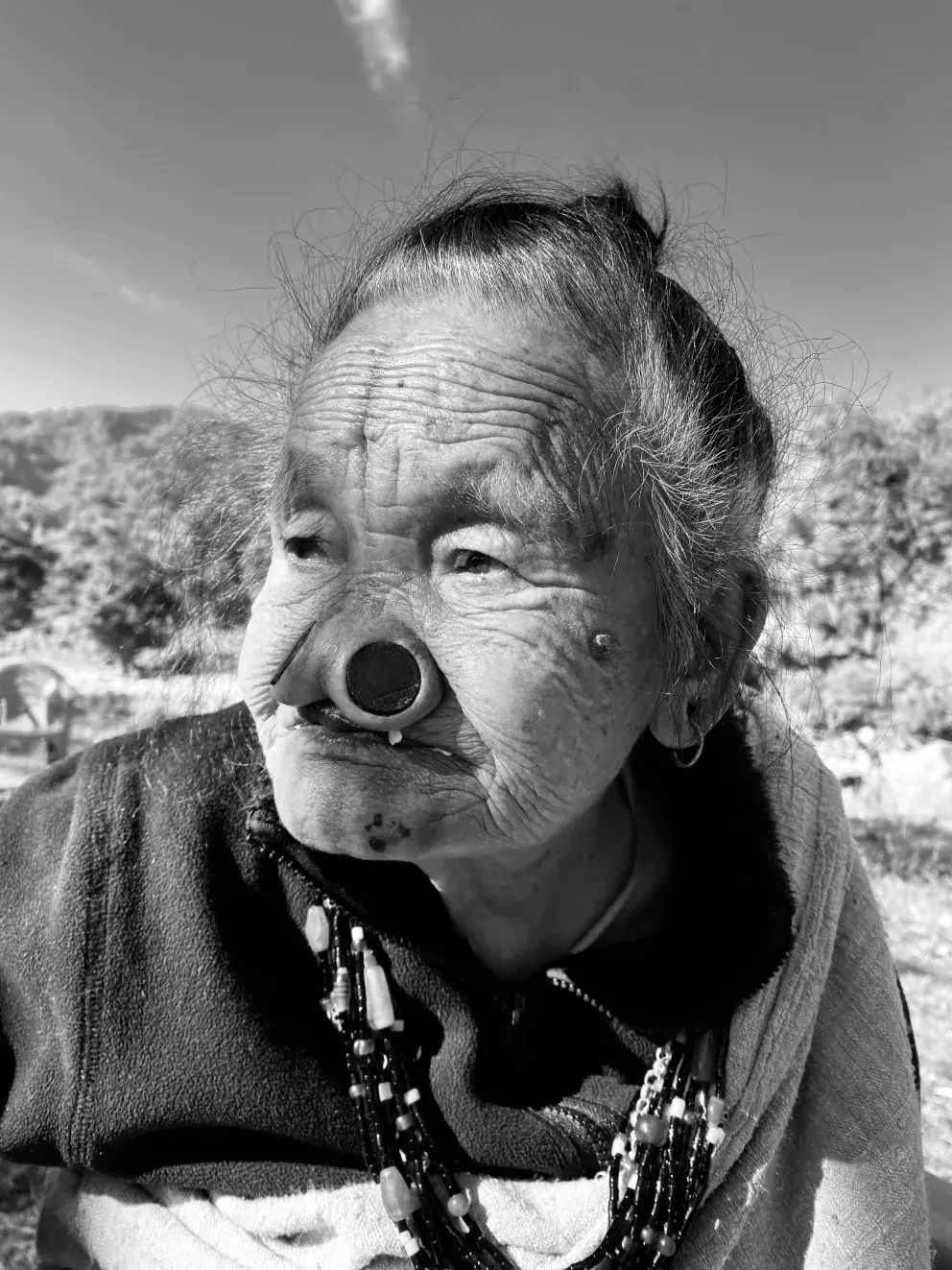 Apatani, domorodý kmen v indickém Arunáčalpradéši. Ženy z kmene Apatani jsou známé svým tetováním na obličeji a ozdobami v nosní přepážce, tzv. nosními zátkami.