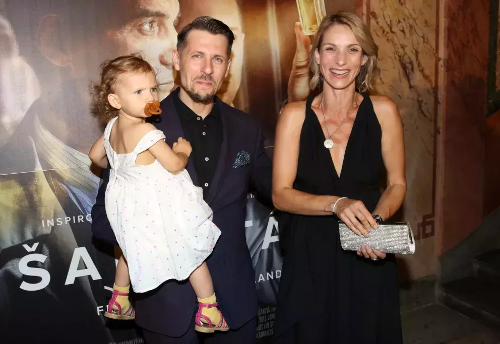 Foto 10 k článku 20 let od natočení Románu pro ženy: Poznali byste dnes svůdnou Lauru? Má blond mikádo a vypadá úchvatně