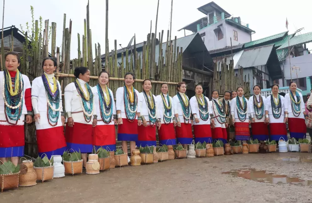 moderní ženy kmene Apatani, bez znetvoření