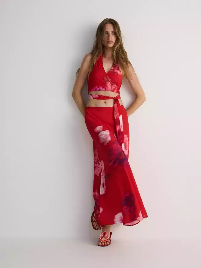 Květinové potisky jsou in