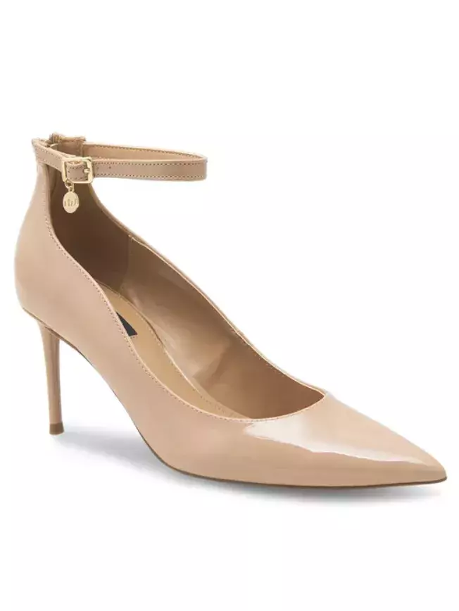 Nude boty jsou vkusné, lichotí postavě a hodí se ke všemu